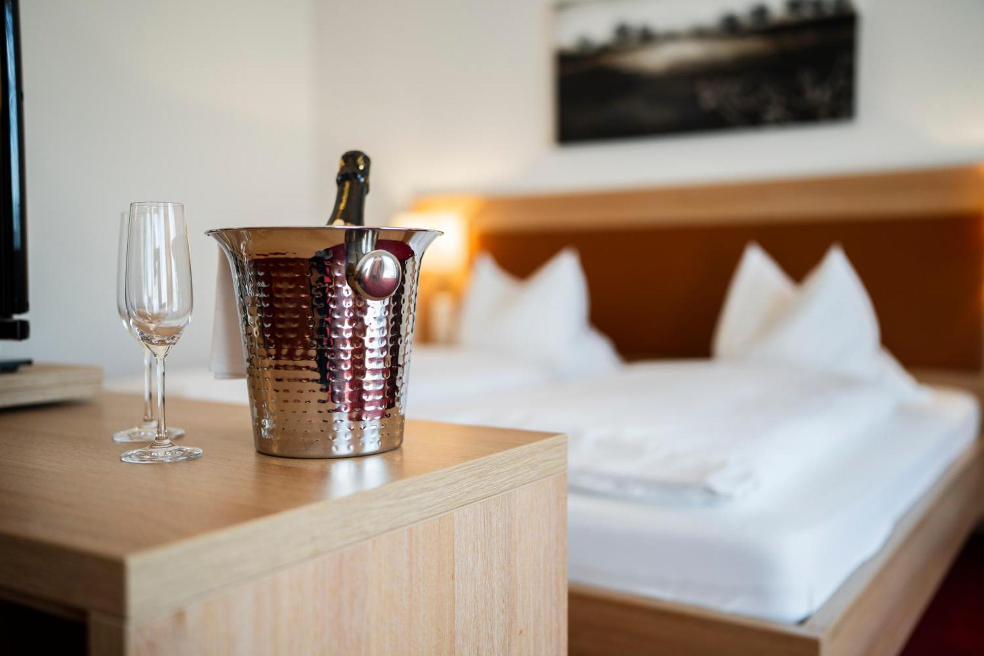 Hotel-Gasthof Rose 오버키르히 외부 사진